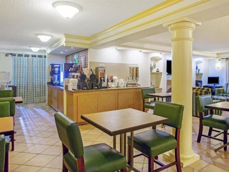 La Quinta Inn By Wyndham Victoria Eksteriør billede