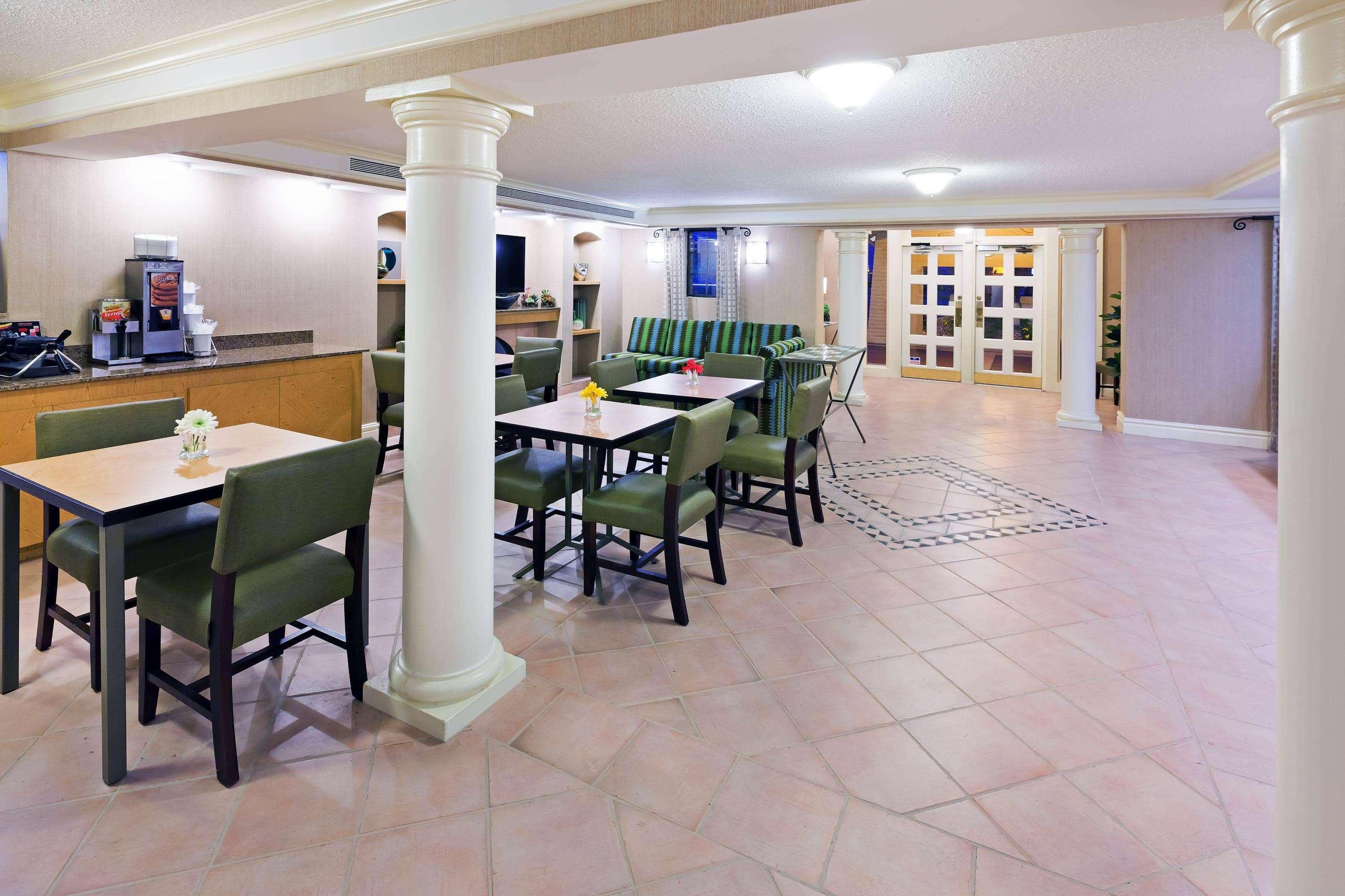 La Quinta Inn By Wyndham Victoria Eksteriør billede