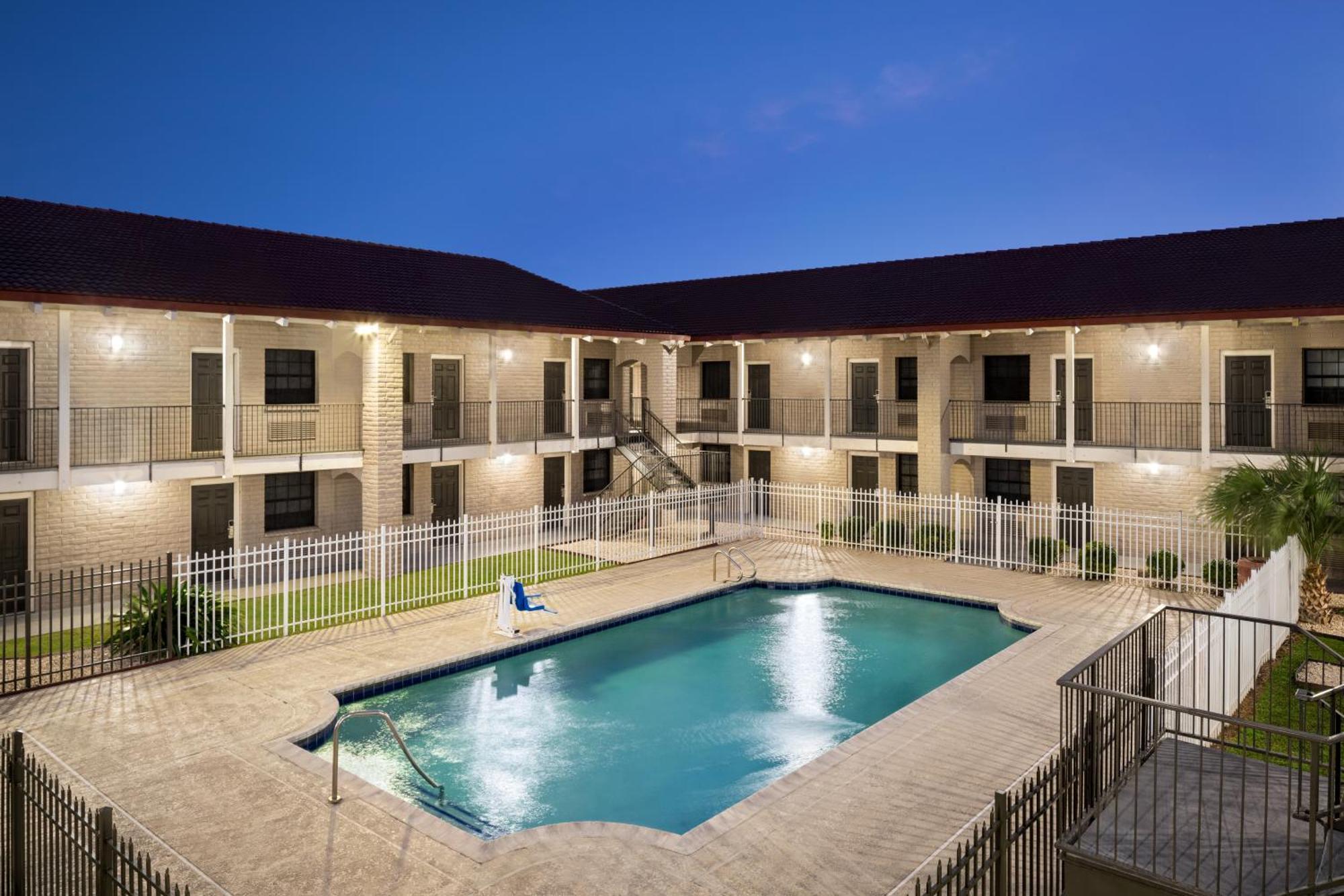 La Quinta Inn By Wyndham Victoria Eksteriør billede