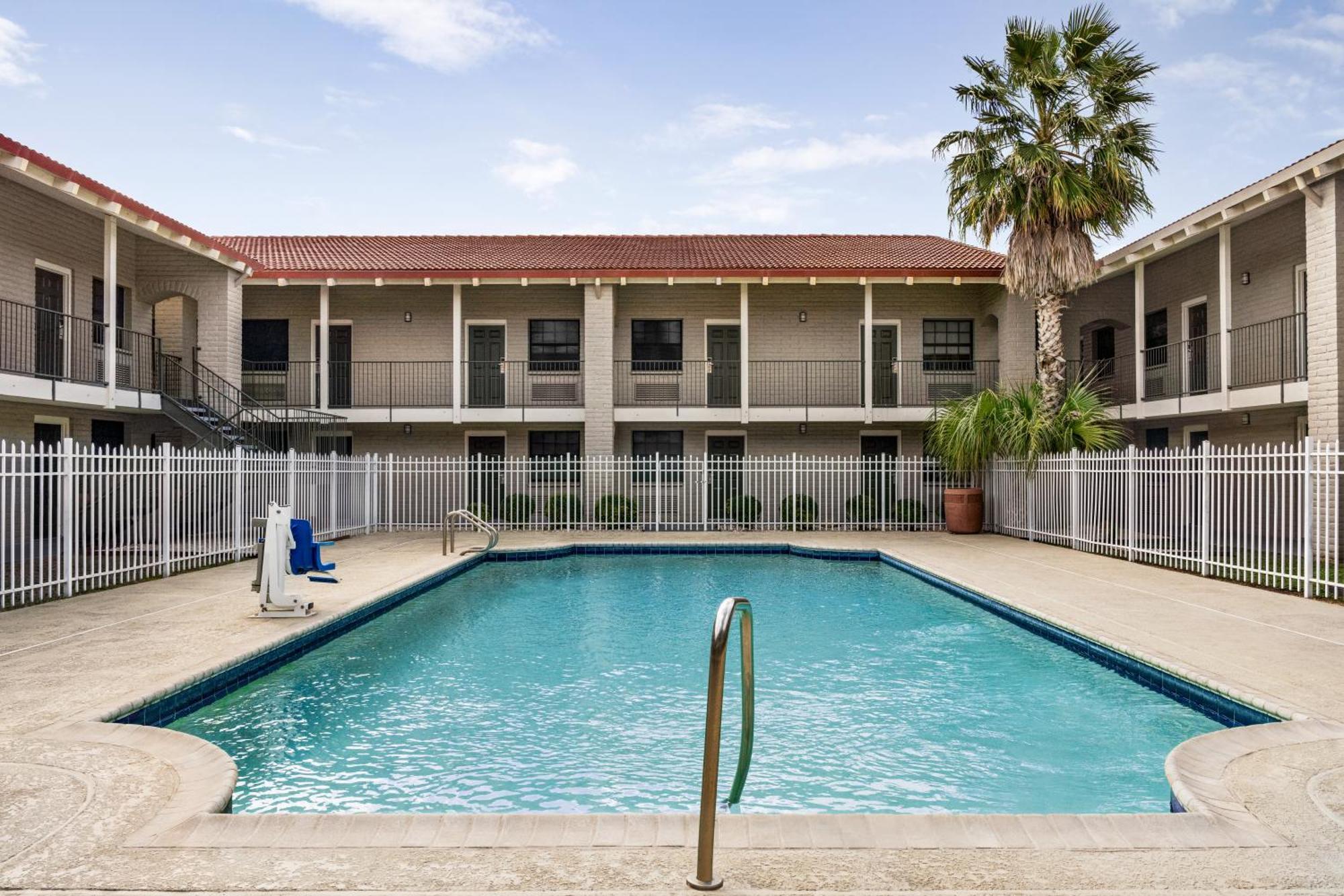 La Quinta Inn By Wyndham Victoria Eksteriør billede